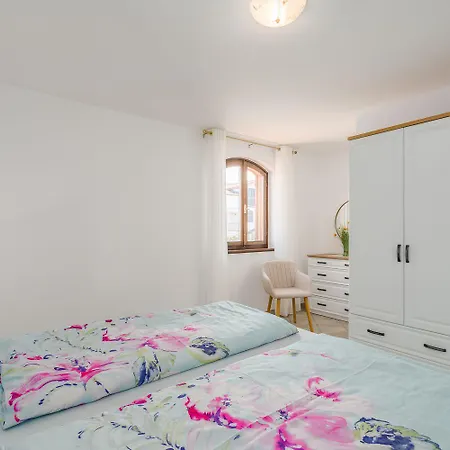 Idyllisches Nur 250 Meter Zum Mit Pool, Meerblick, Grillbereich, Liegen Apartment Porec